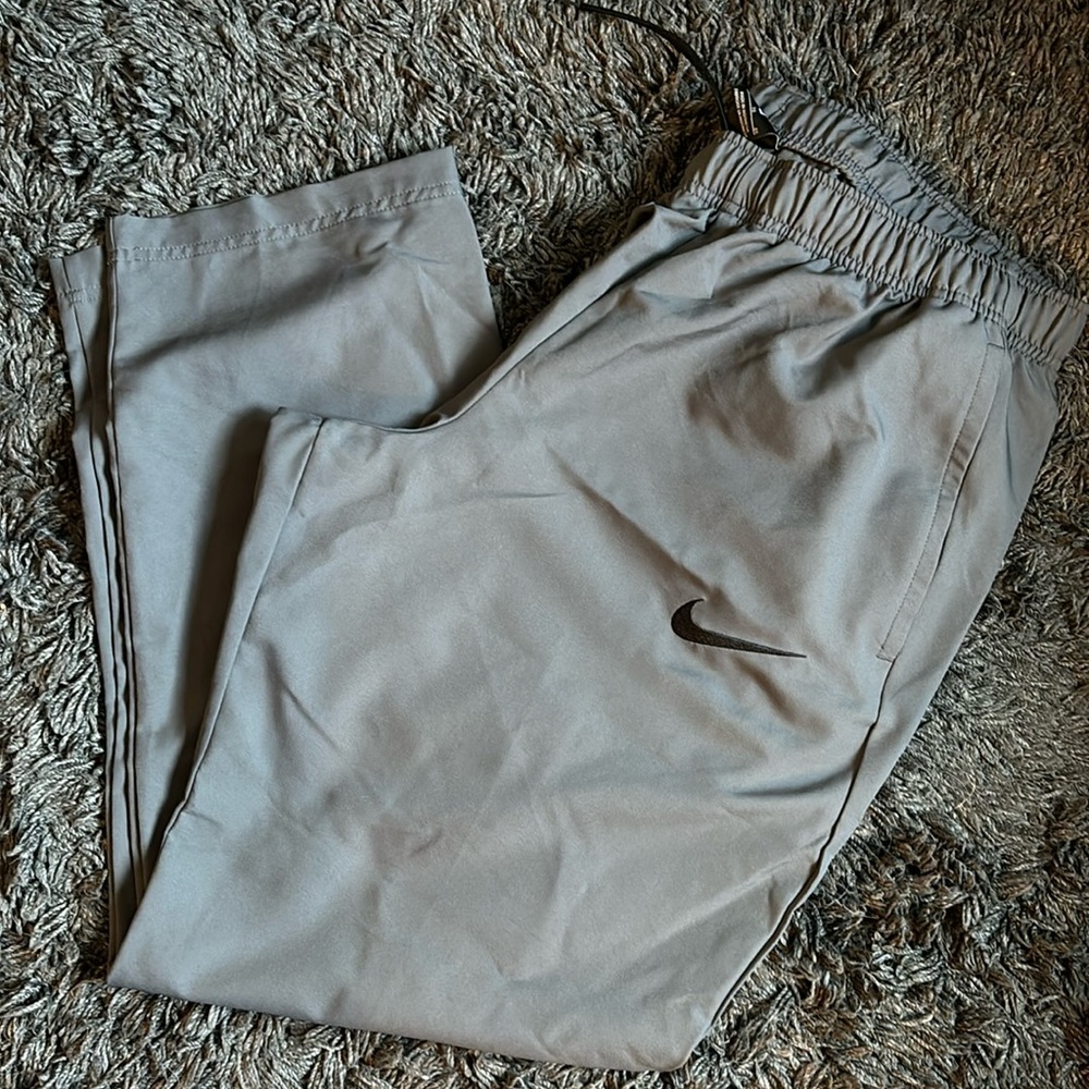 Men’s Nike lightweight pant